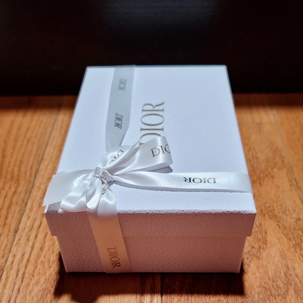DIOR Medium Gift Box - Picture 3 of 6